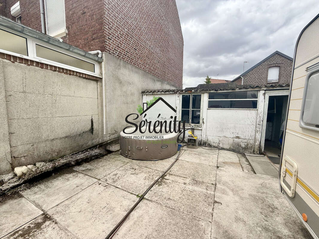 Terrain à NEUVILLE-SAINT-REMY