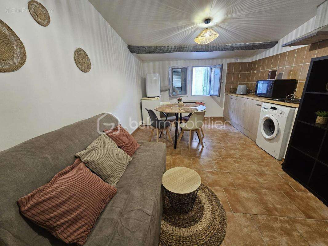 Appartement à SALERNES