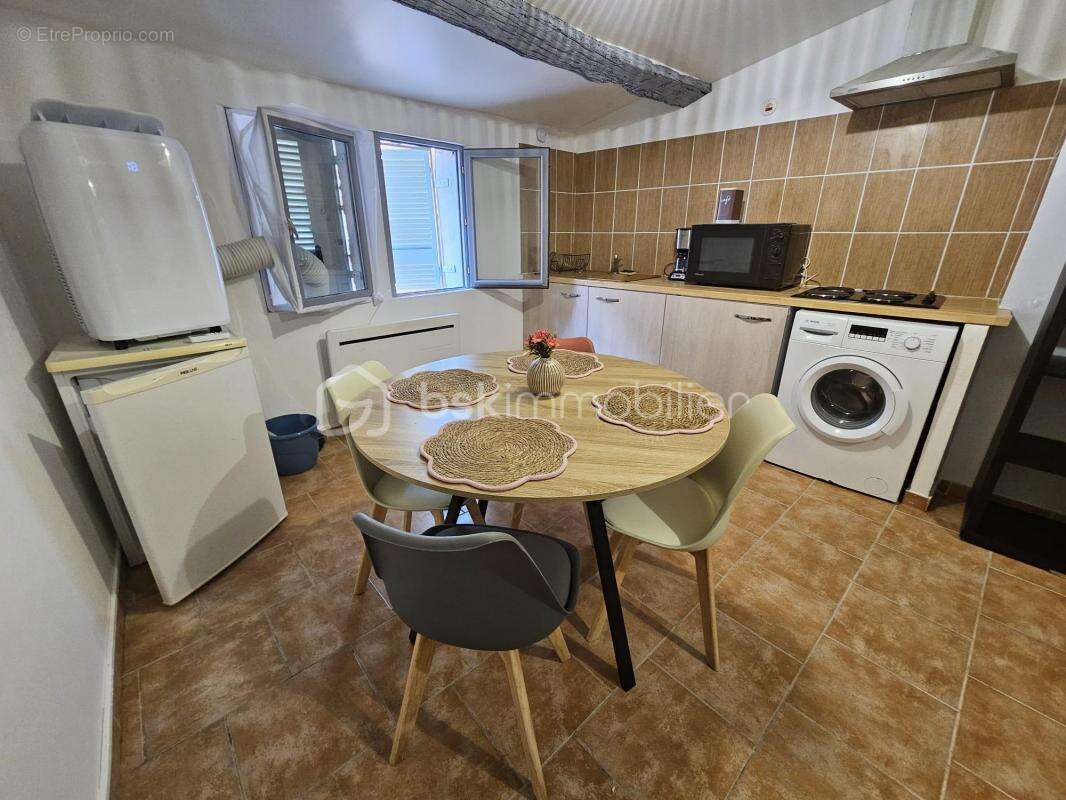 Appartement à SALERNES