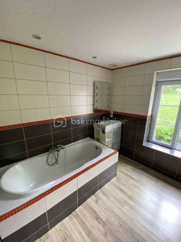 Maison à CHEMERY-SUR-BAR