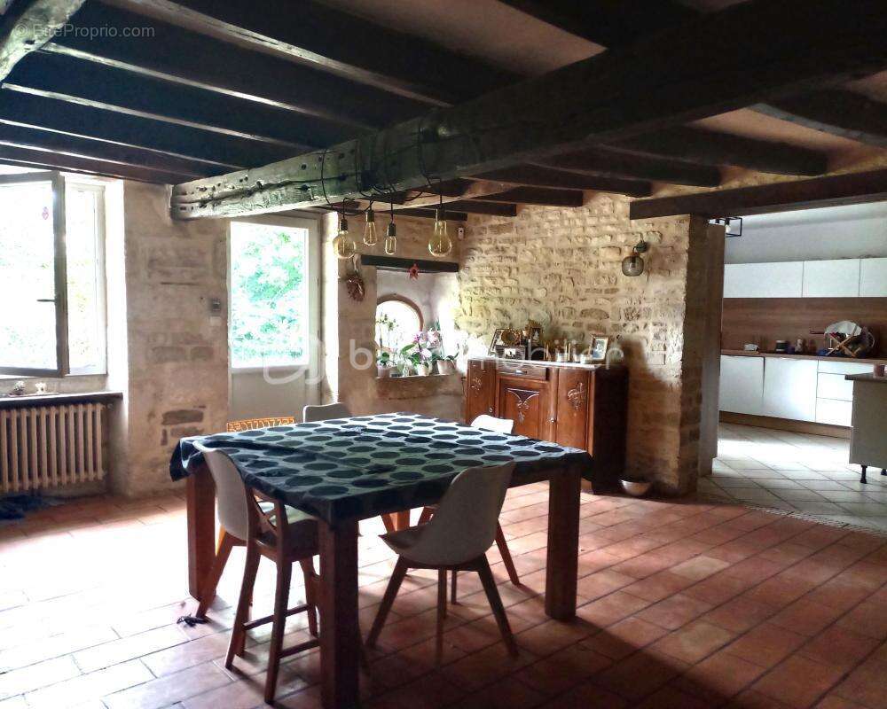 Maison à FRONTENAY-ROHAN-ROHAN