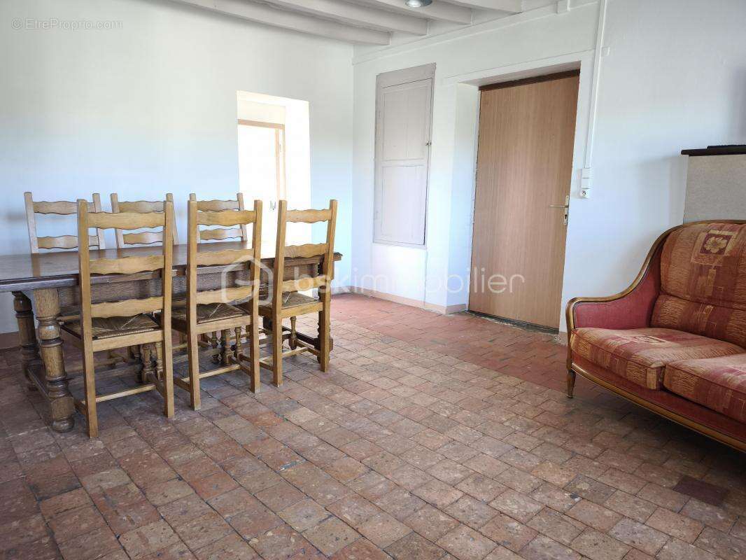 Appartement à VAILLY-SUR-SAULDRE