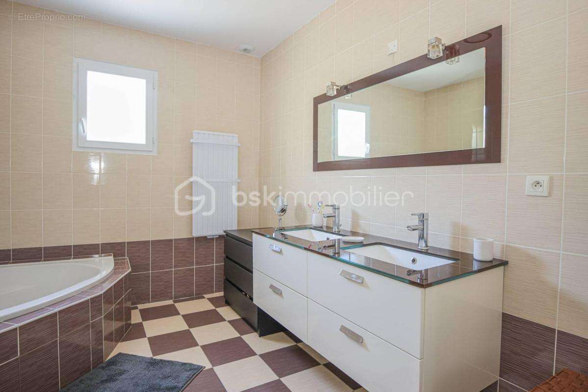 Maison à VILLEFONTAINE