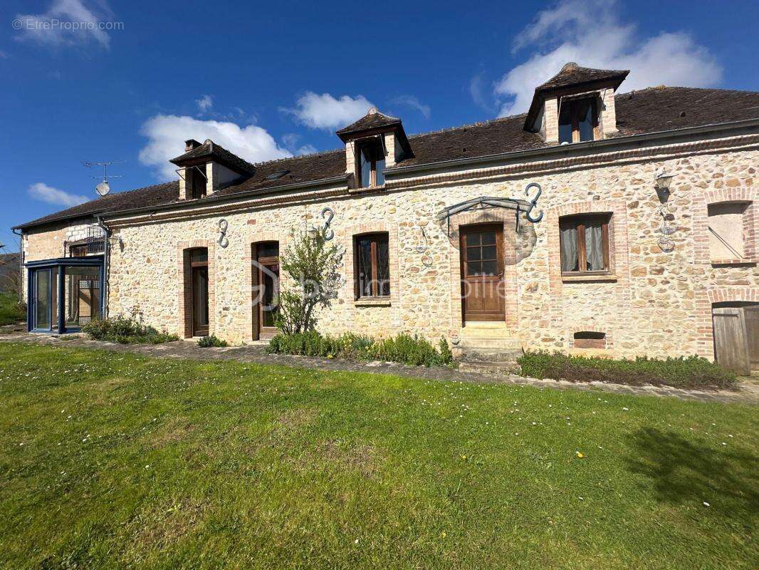 Maison à MONTEREAU-FAULT-YONNE