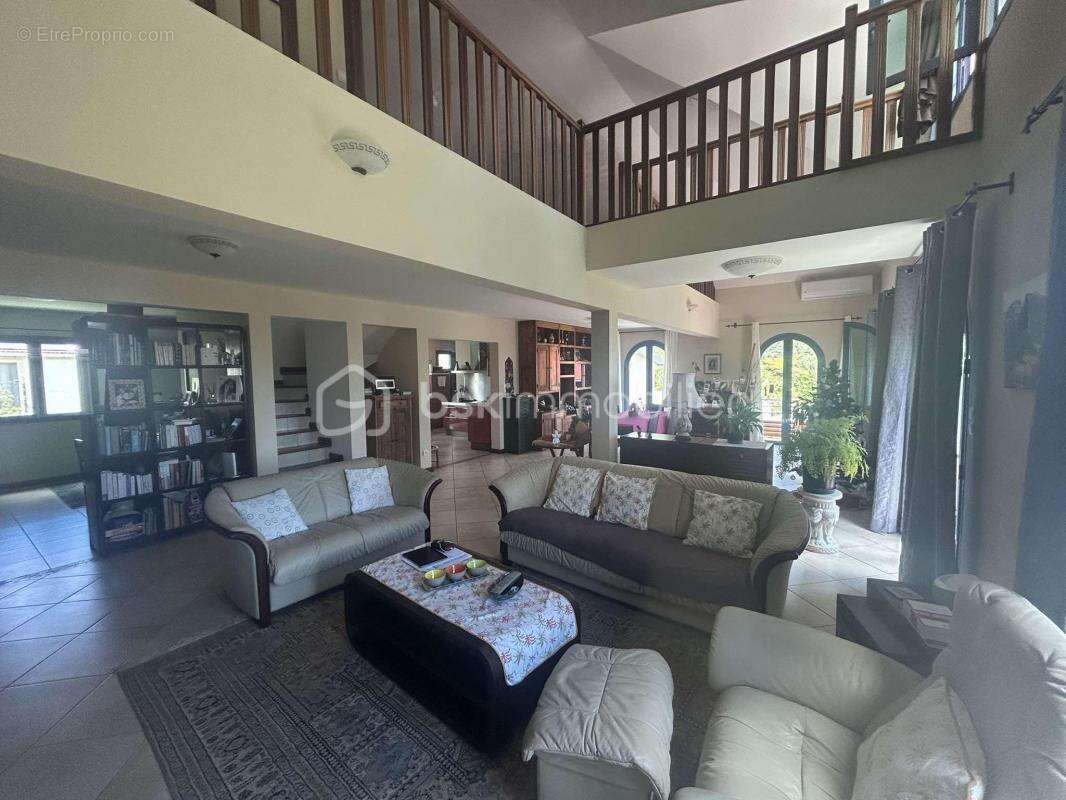 Maison à LA PLAINE-DES-PALMISTES