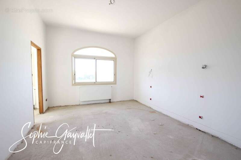 Maison à SAINT-MARTIN-DE-CRAU