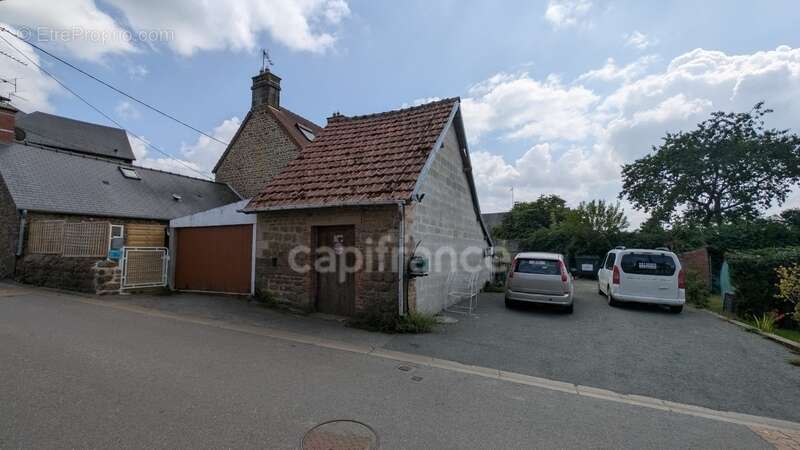 Commerce à LA SAUVAGERE