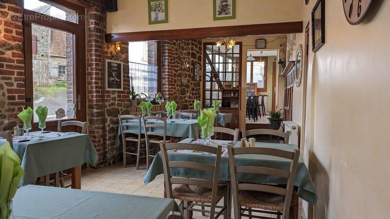 Commerce à LA SAUVAGERE