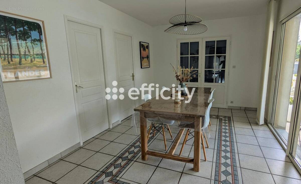 Maison à SAINT-YRIEIX-SUR-CHARENTE