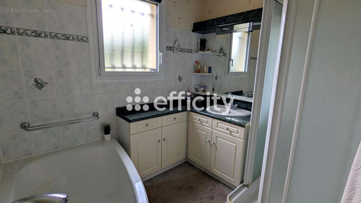 Maison à SAINT-YRIEIX-SUR-CHARENTE