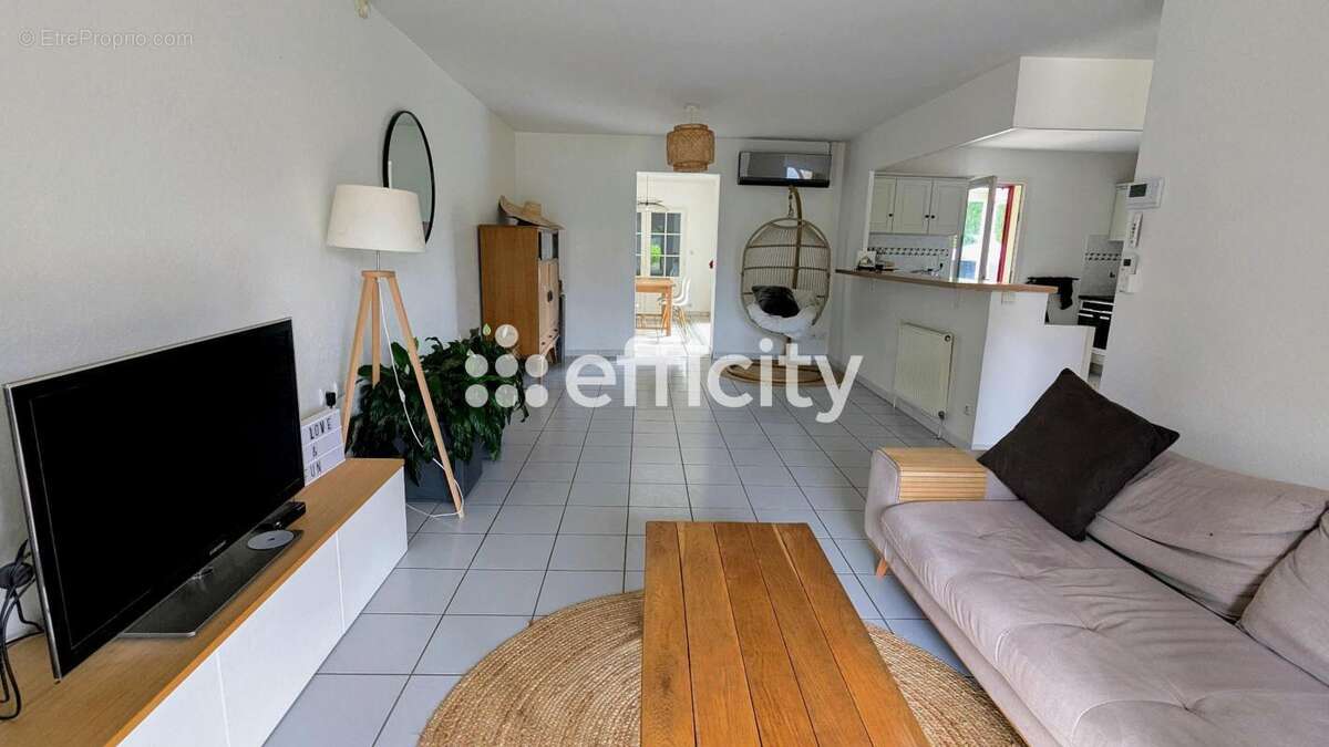 Maison à SAINT-YRIEIX-SUR-CHARENTE