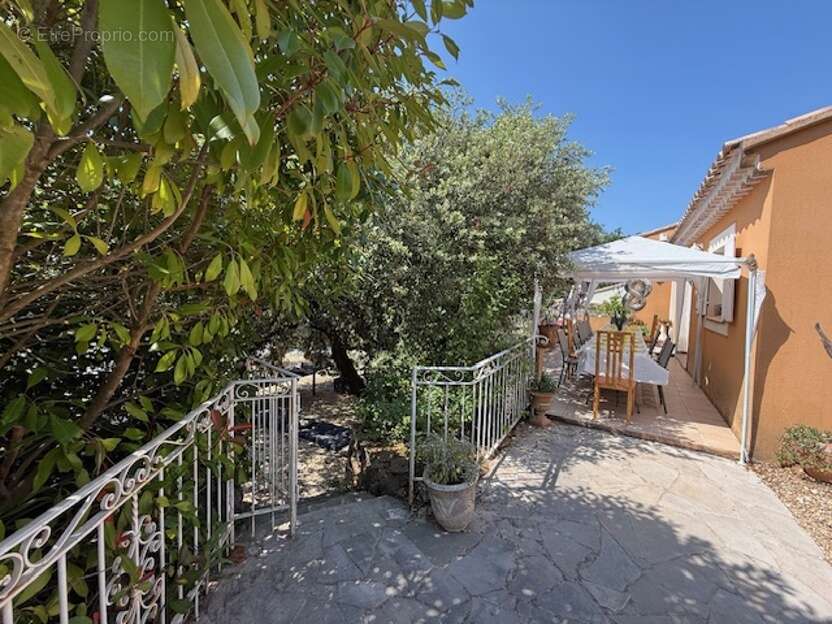 Maison à LA CAPELLE-ET-MASMOLENE