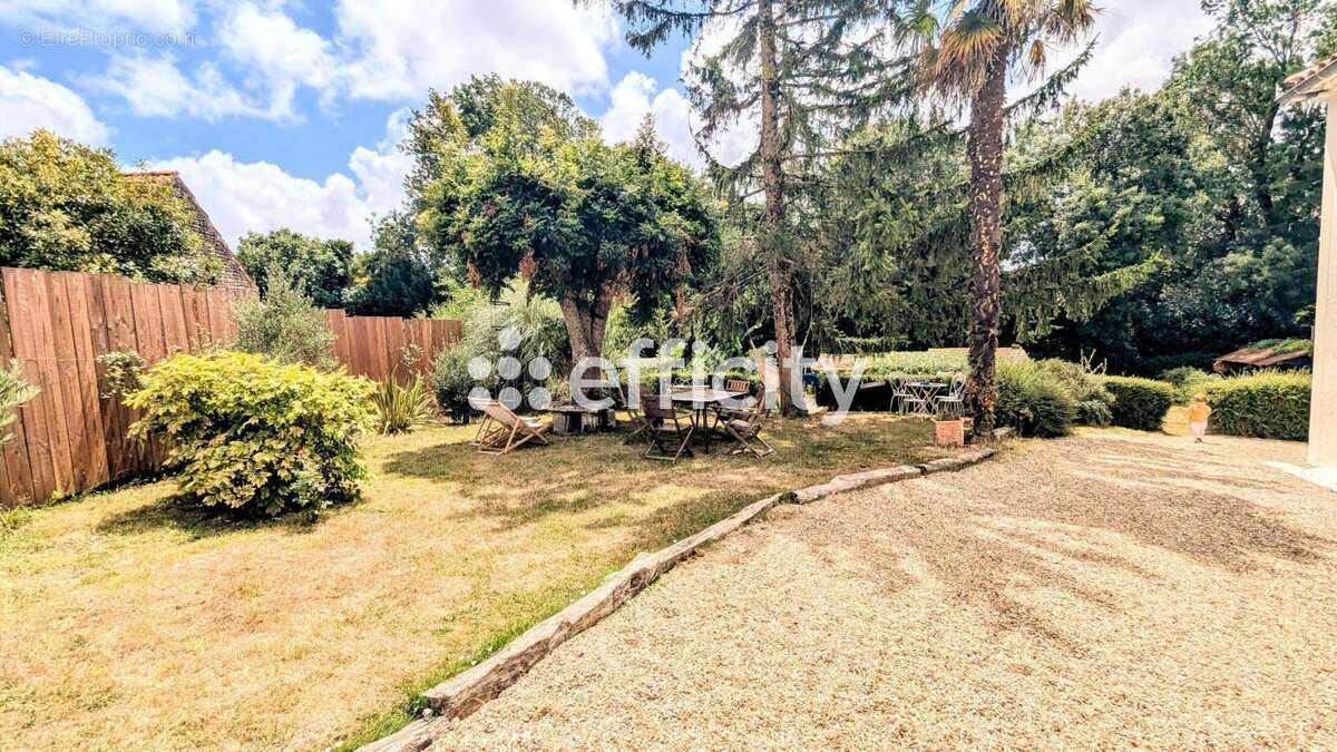 Maison à CHENAC-SAINT-SEURIN-D&#039;UZET