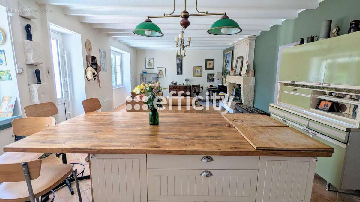 Maison à CHENAC-SAINT-SEURIN-D&#039;UZET