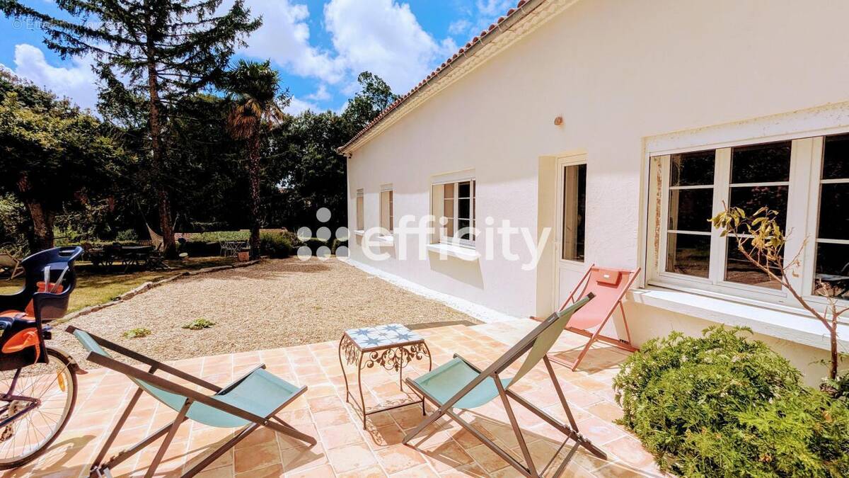 Maison à CHENAC-SAINT-SEURIN-D&#039;UZET