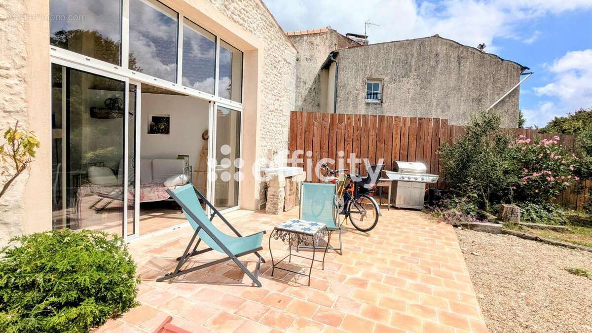 Maison à CHENAC-SAINT-SEURIN-D&#039;UZET