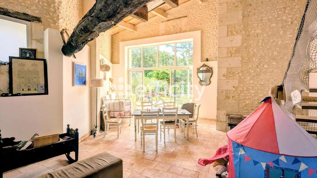 Maison à CHENAC-SAINT-SEURIN-D&#039;UZET