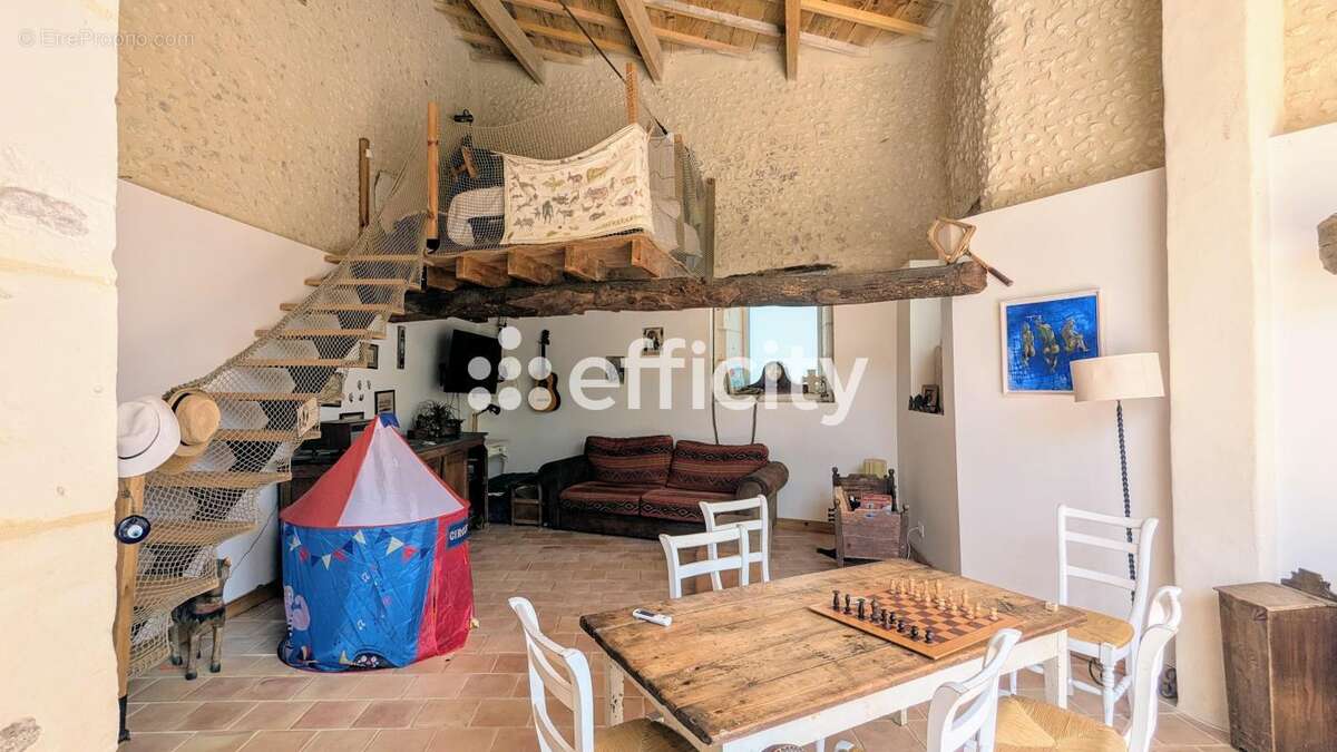 Maison à CHENAC-SAINT-SEURIN-D&#039;UZET