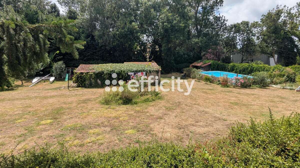 Maison à CHENAC-SAINT-SEURIN-D&#039;UZET