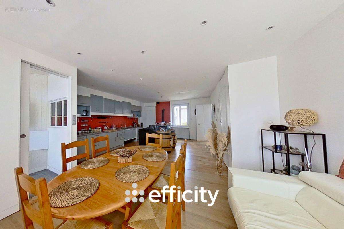 Maison à SAINT-LAURENT-DE-CHAMOUSSET