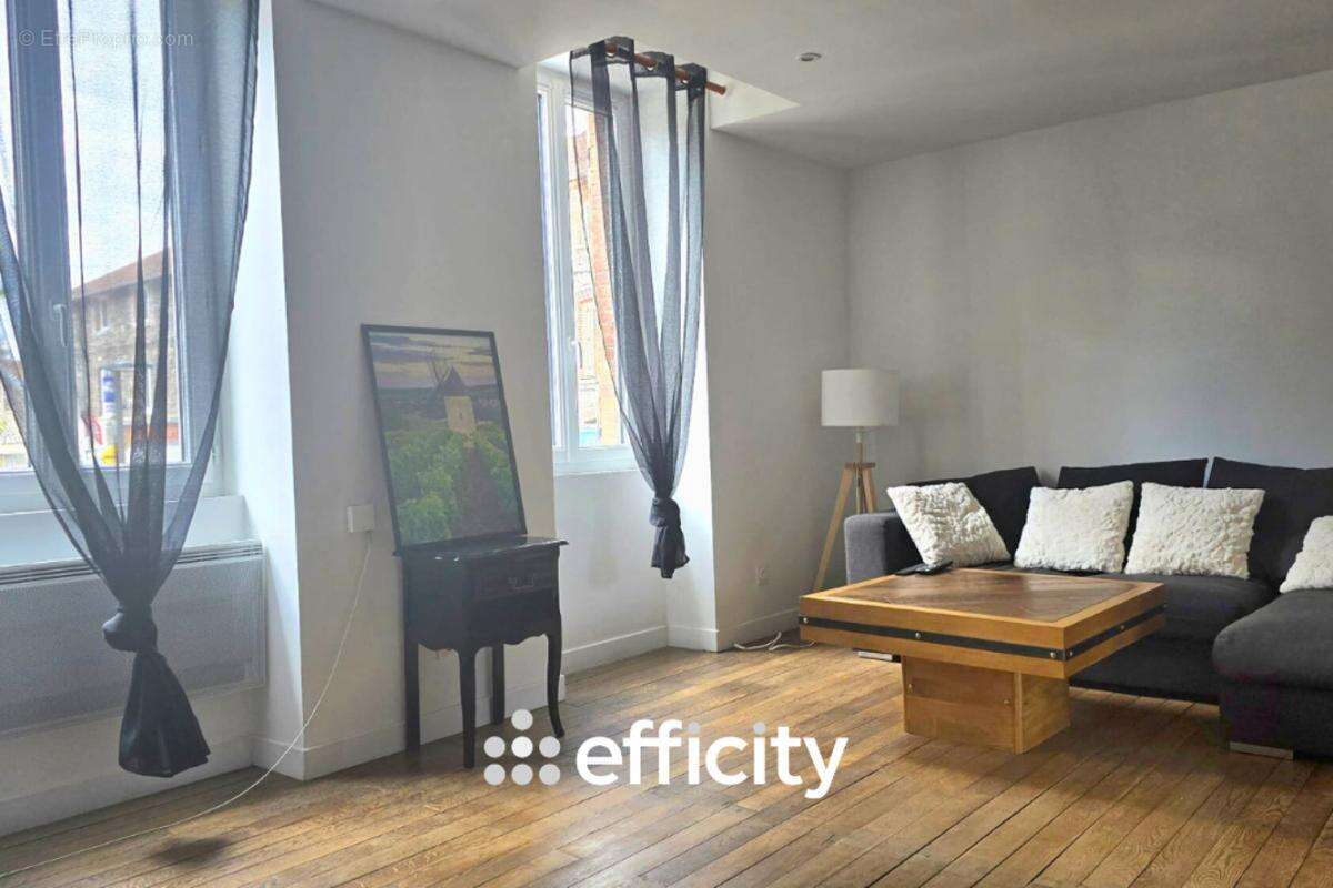 Maison à SAINT-LAURENT-DE-CHAMOUSSET