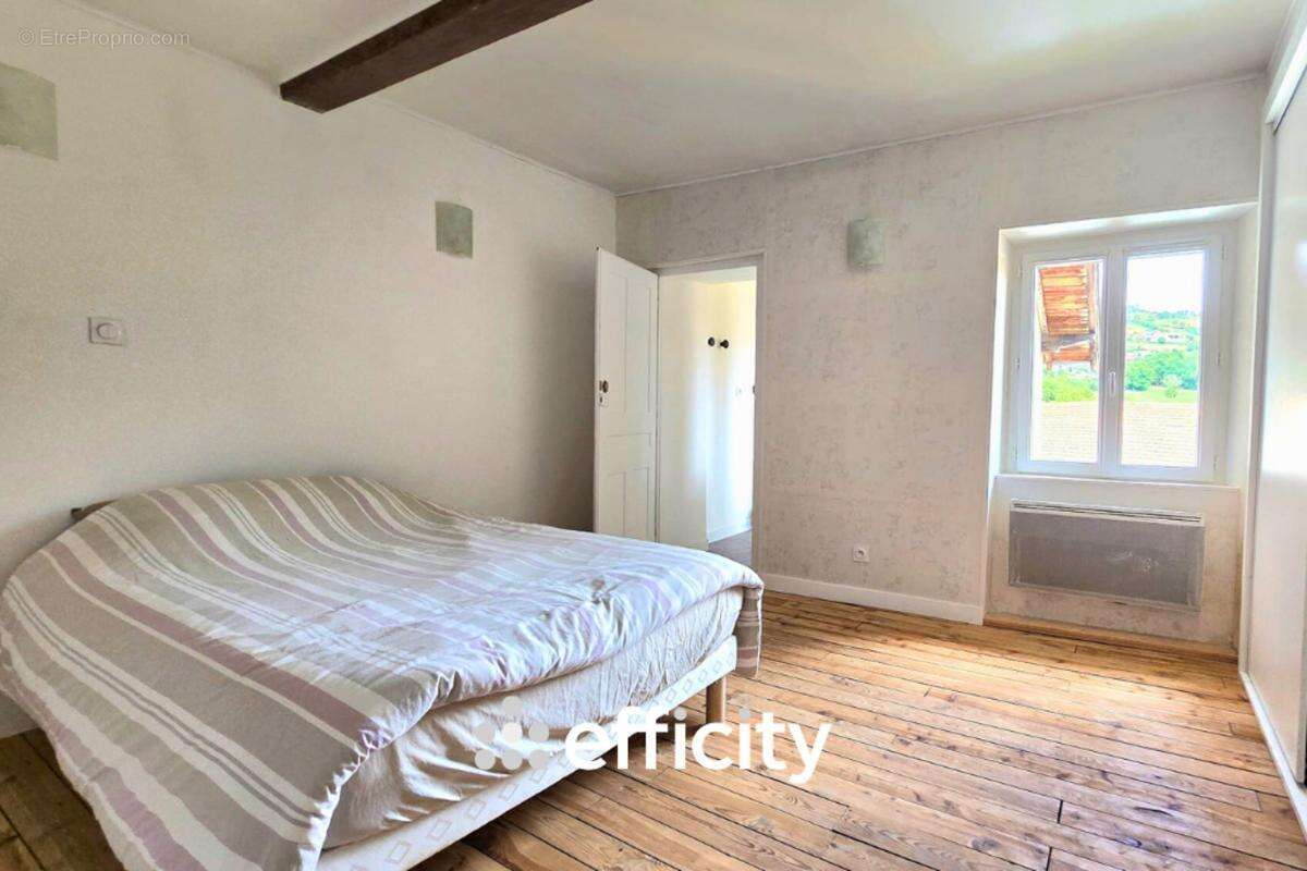 Maison à SAINT-LAURENT-DE-CHAMOUSSET