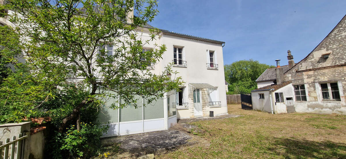 Maison à CHAMPIGNY-SUR-VEUDE