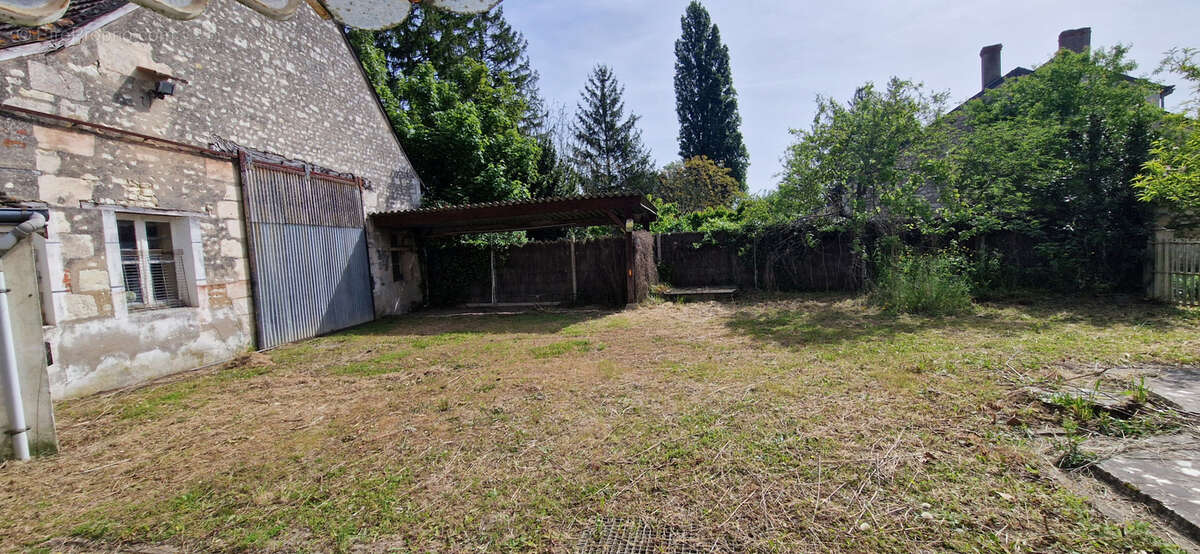 Maison à CHAMPIGNY-SUR-VEUDE