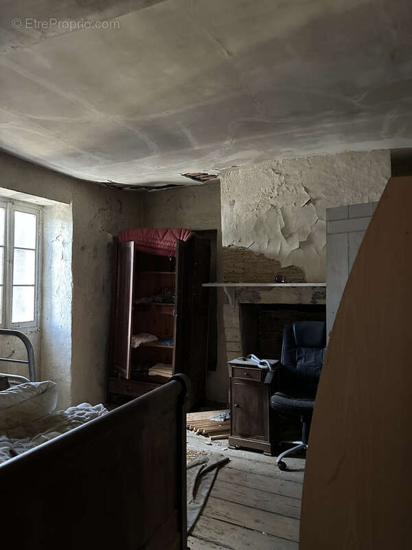 Maison à LA ROCHE-CHALAIS