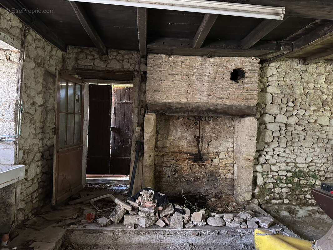 Maison à LA ROCHE-CHALAIS