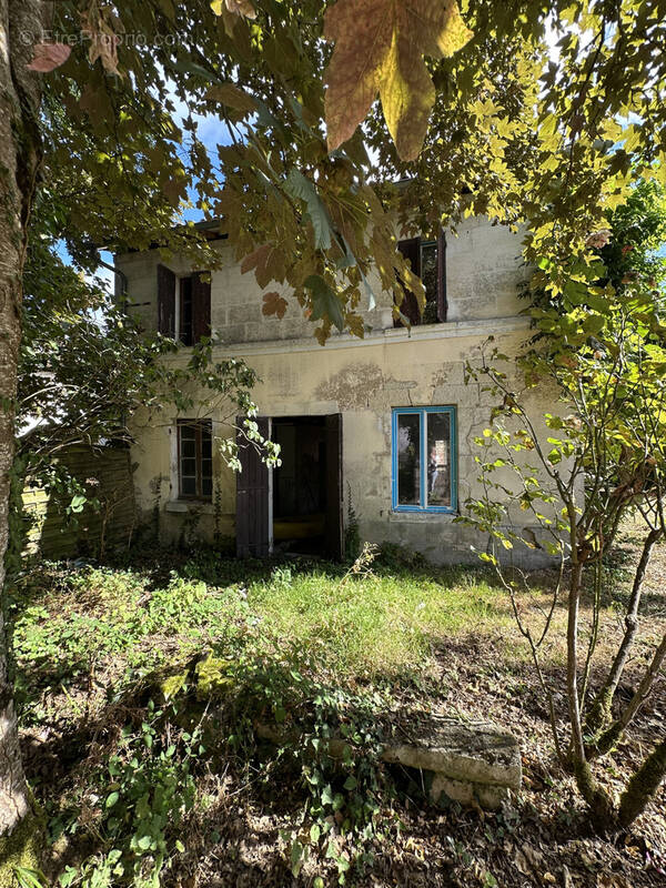 Maison à LA ROCHE-CHALAIS