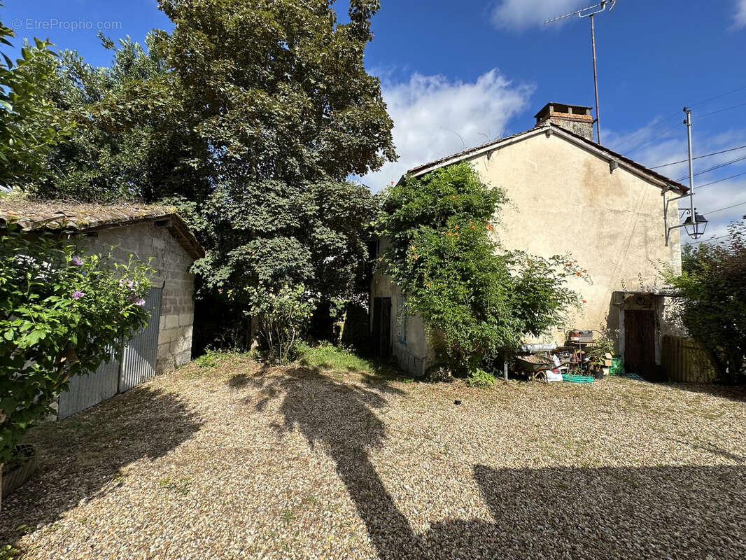 Maison à LA ROCHE-CHALAIS