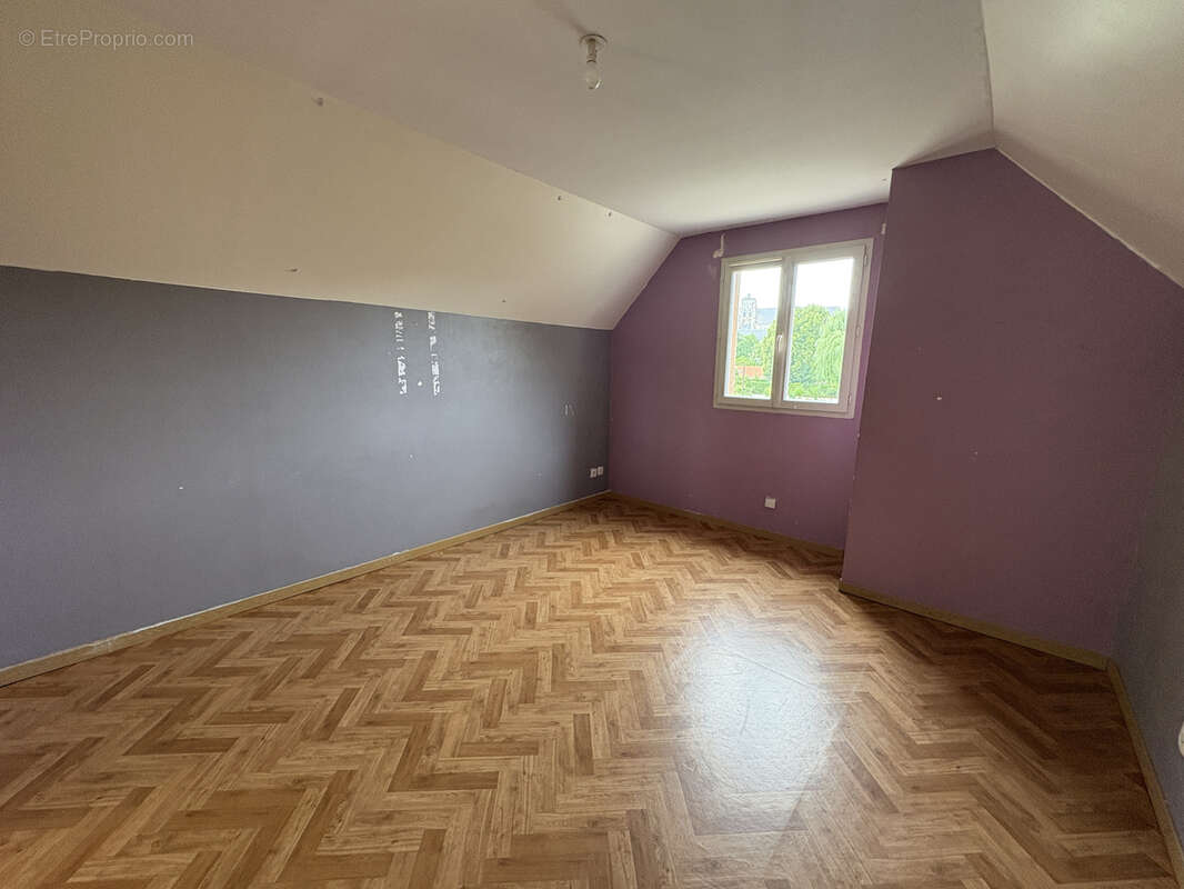 Maison à NEUFMOULIN