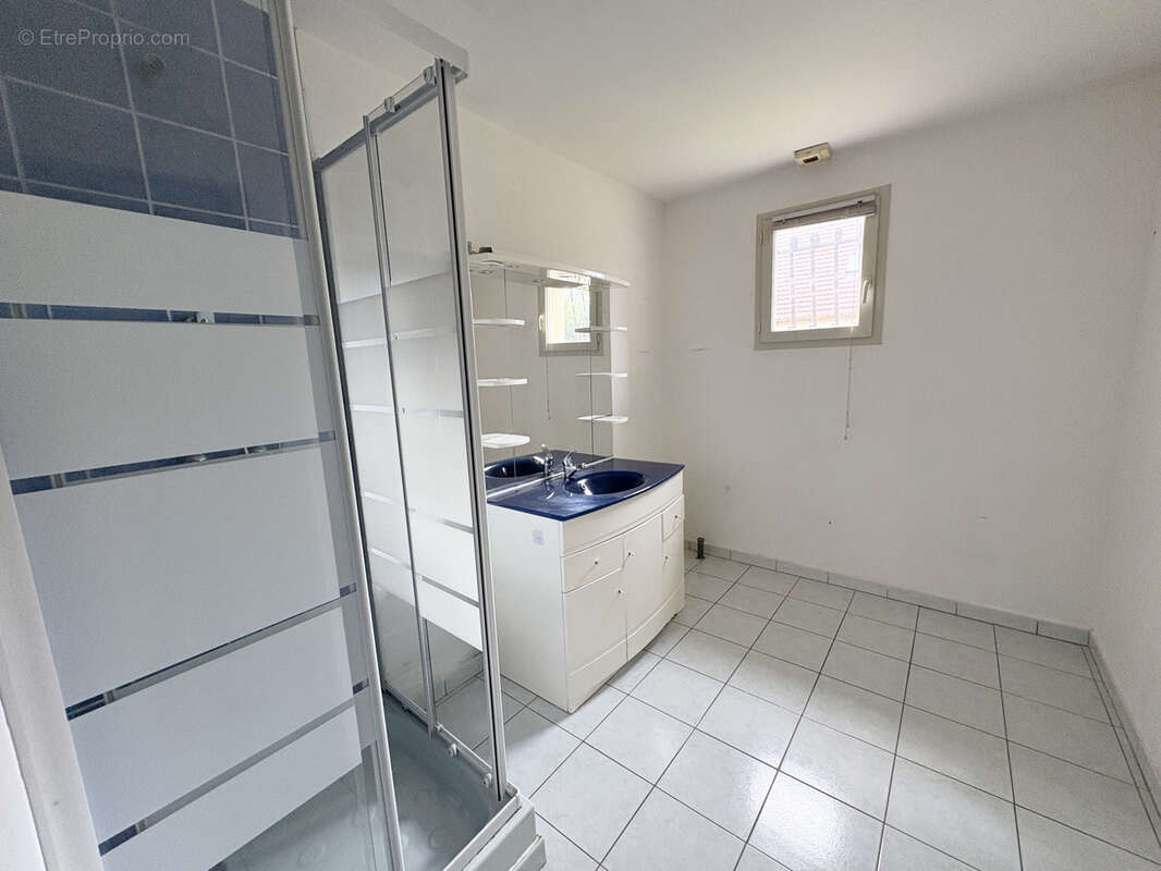 Maison à NEUFMOULIN