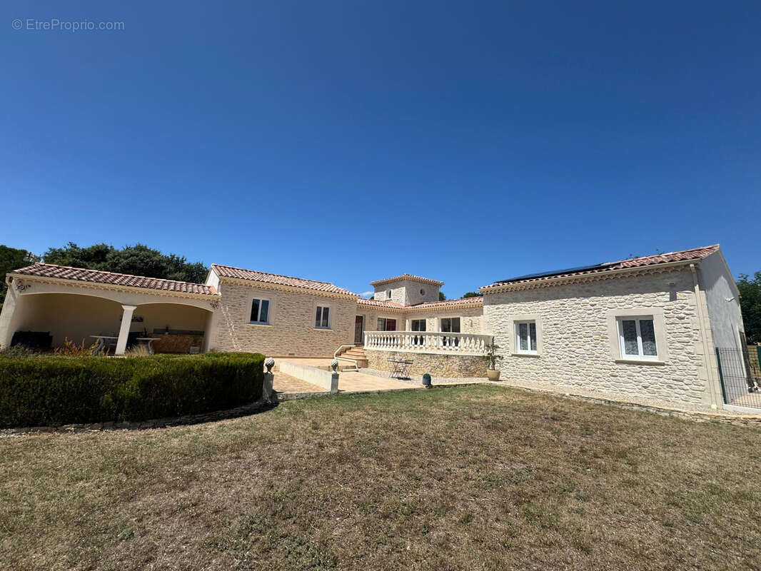 Maison à SAINTE-CECILE-LES-VIGNES