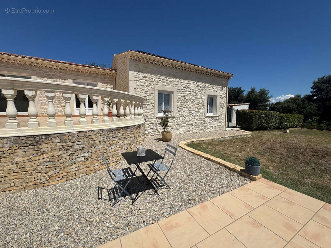 Maison à SAINTE-CECILE-LES-VIGNES