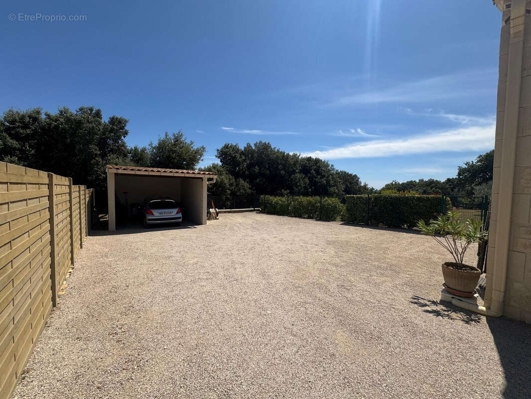 Maison à SAINTE-CECILE-LES-VIGNES