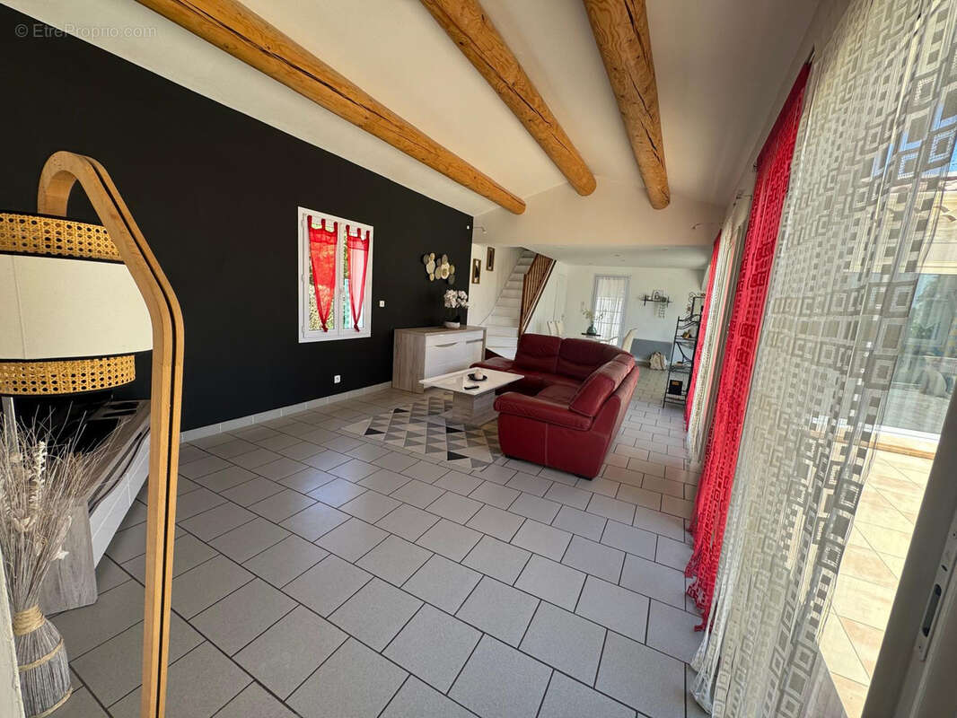 Maison à SAINTE-CECILE-LES-VIGNES