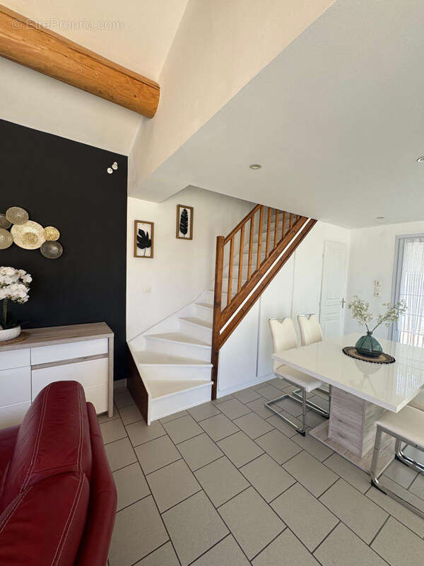 Maison à SAINTE-CECILE-LES-VIGNES