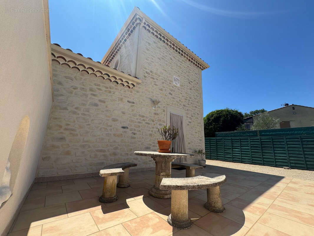 Maison à SAINTE-CECILE-LES-VIGNES