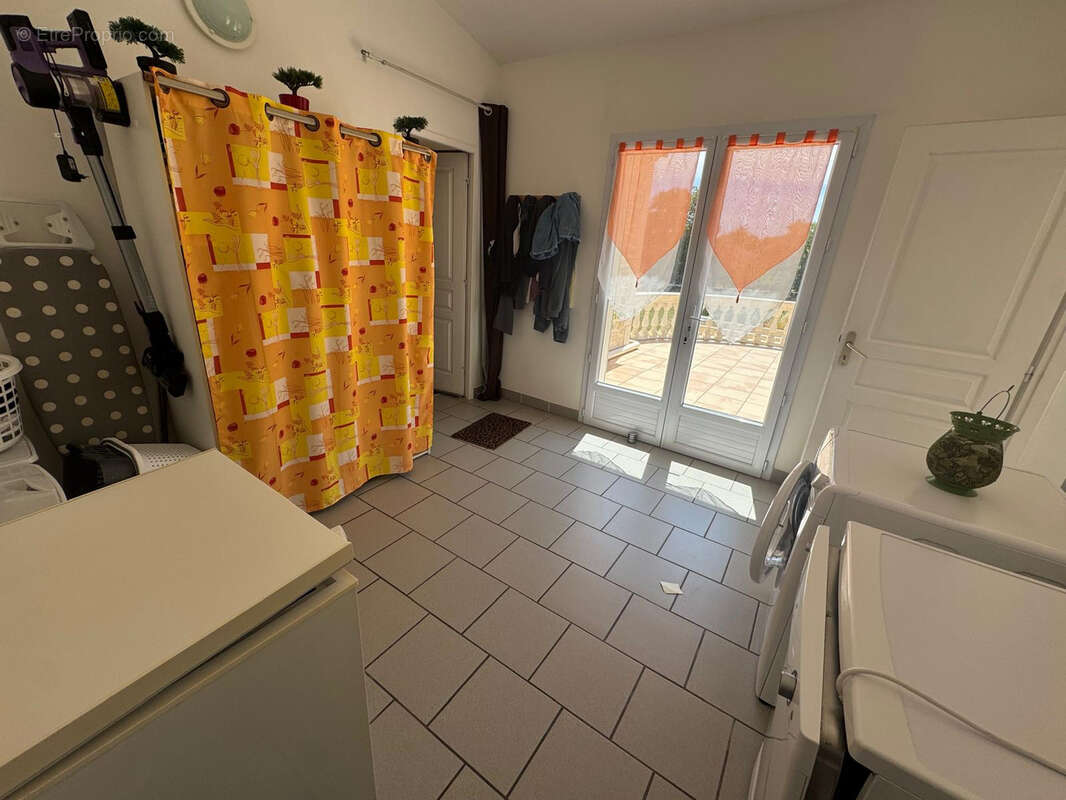 Maison à SAINTE-CECILE-LES-VIGNES