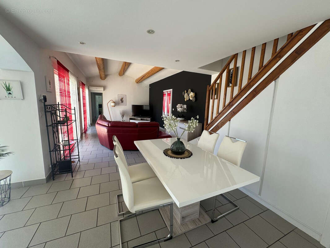 Maison à SAINTE-CECILE-LES-VIGNES