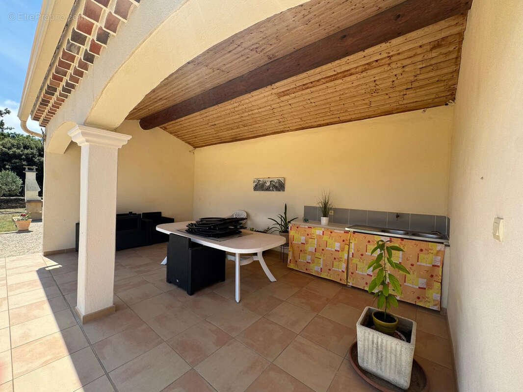 Maison à SAINTE-CECILE-LES-VIGNES