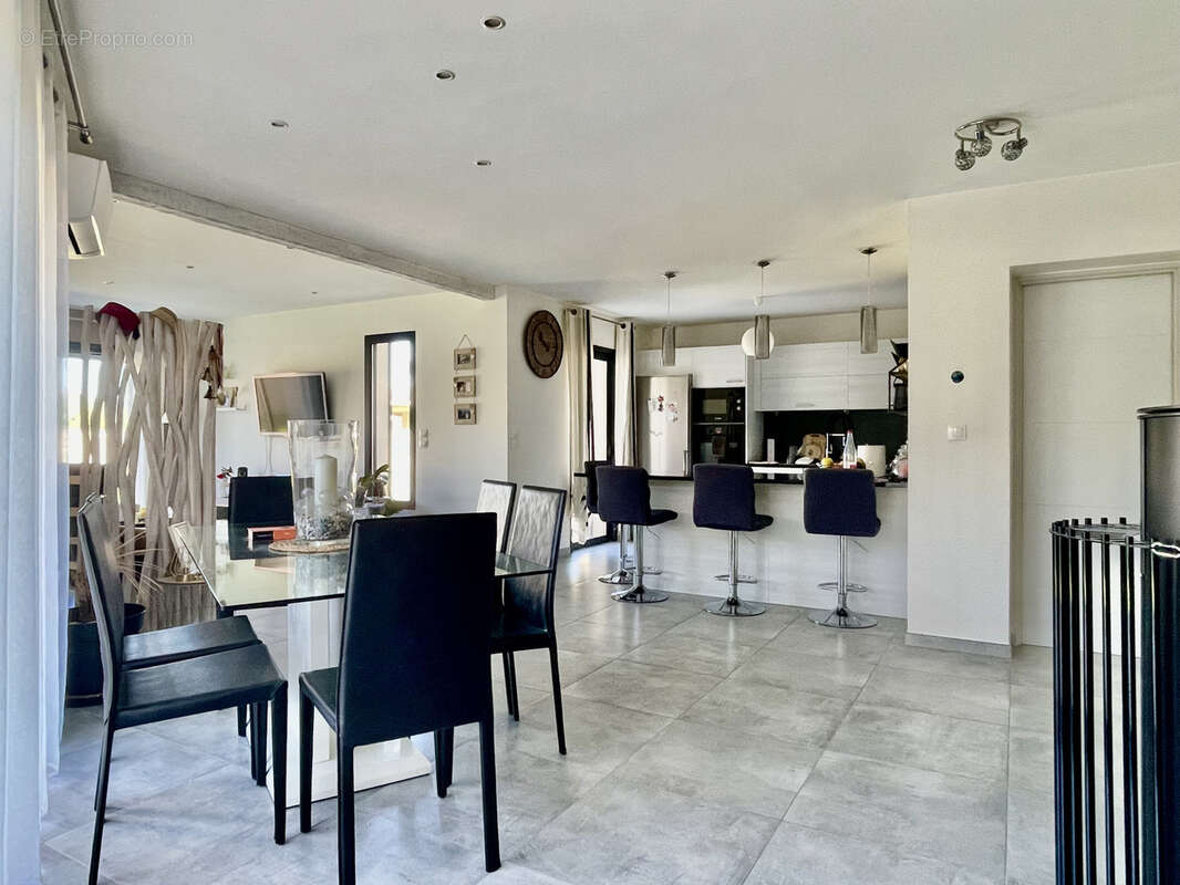 Maison à SAINT-PAUL-LES-FONTS