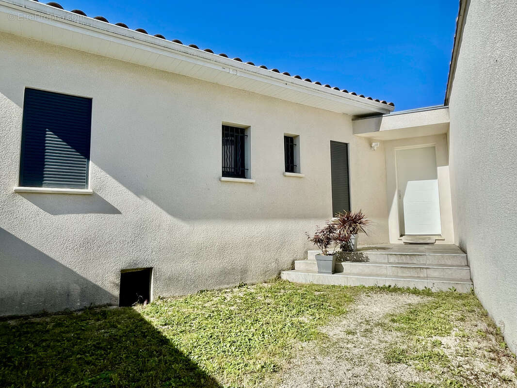 Maison à SAINT-PAUL-LES-FONTS