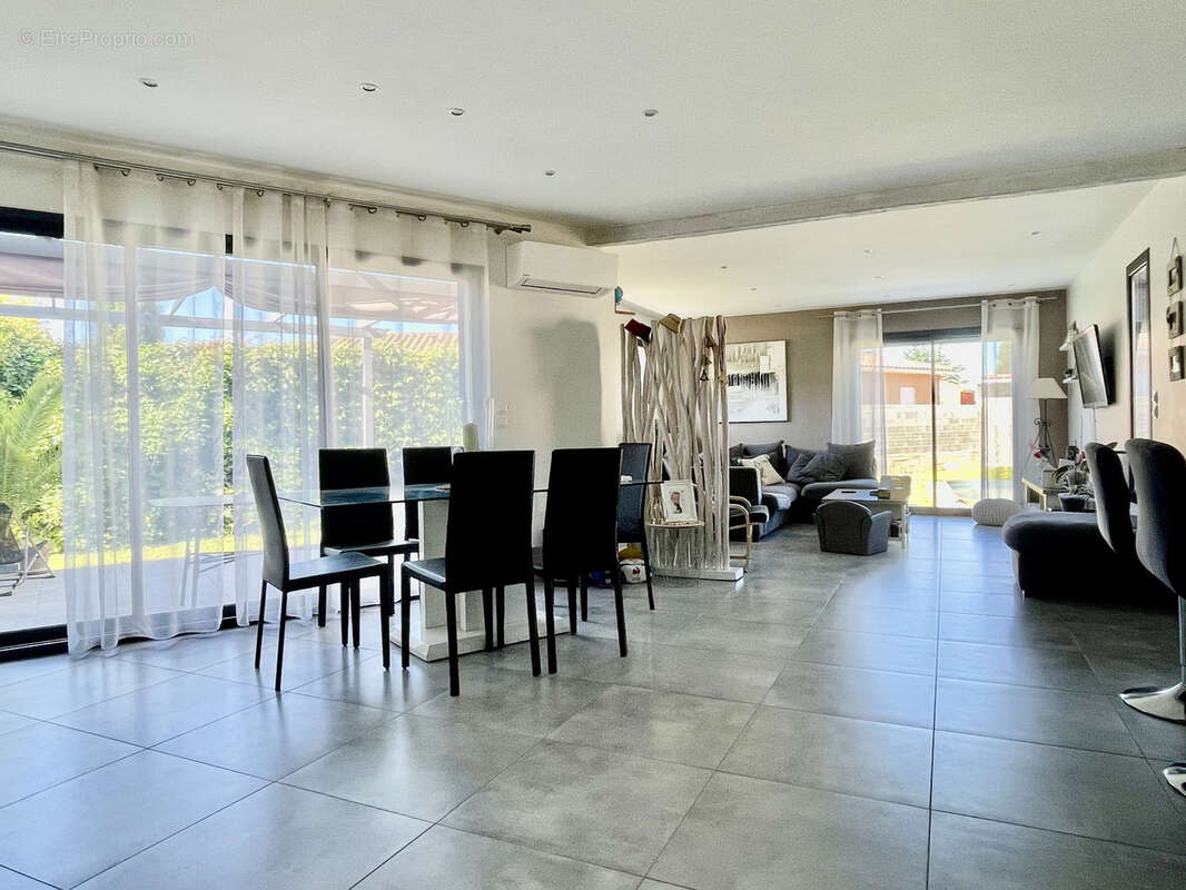 Maison à SAINT-PAUL-LES-FONTS