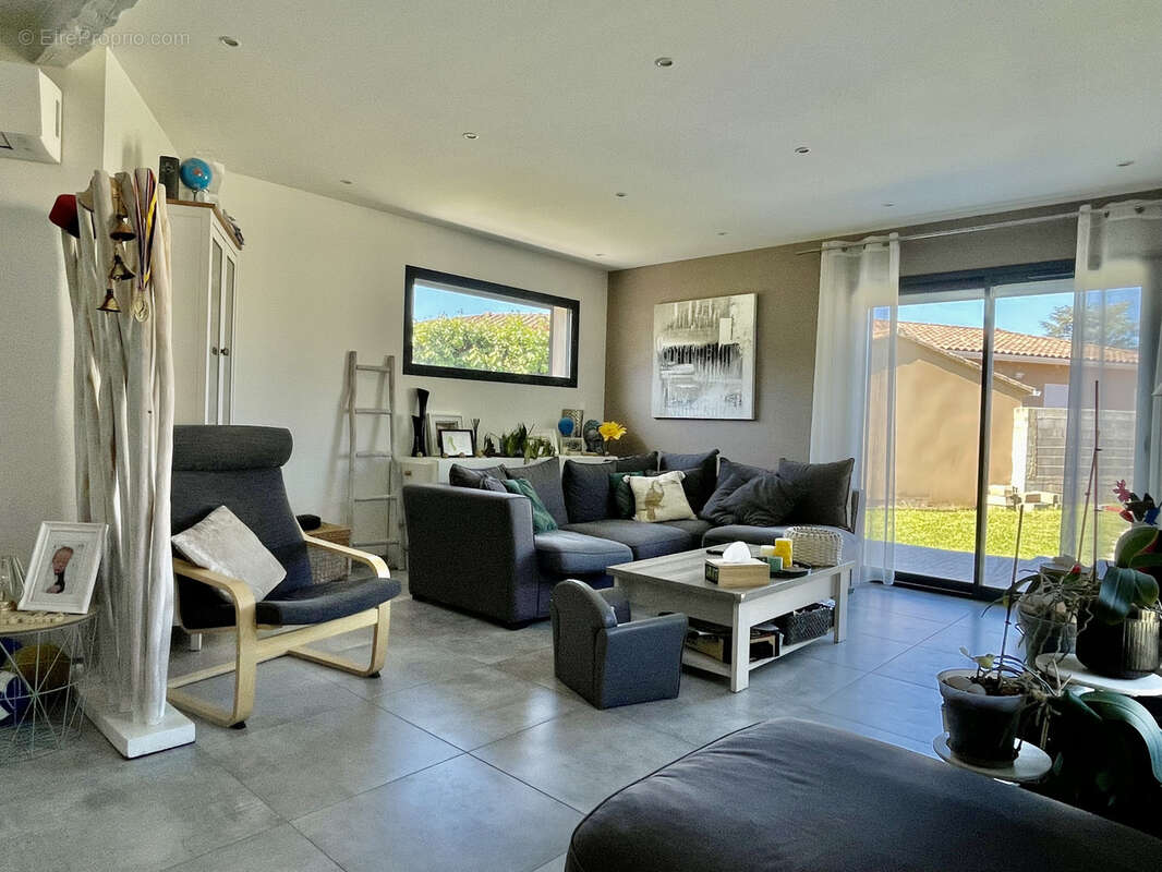 Maison à SAINT-PAUL-LES-FONTS