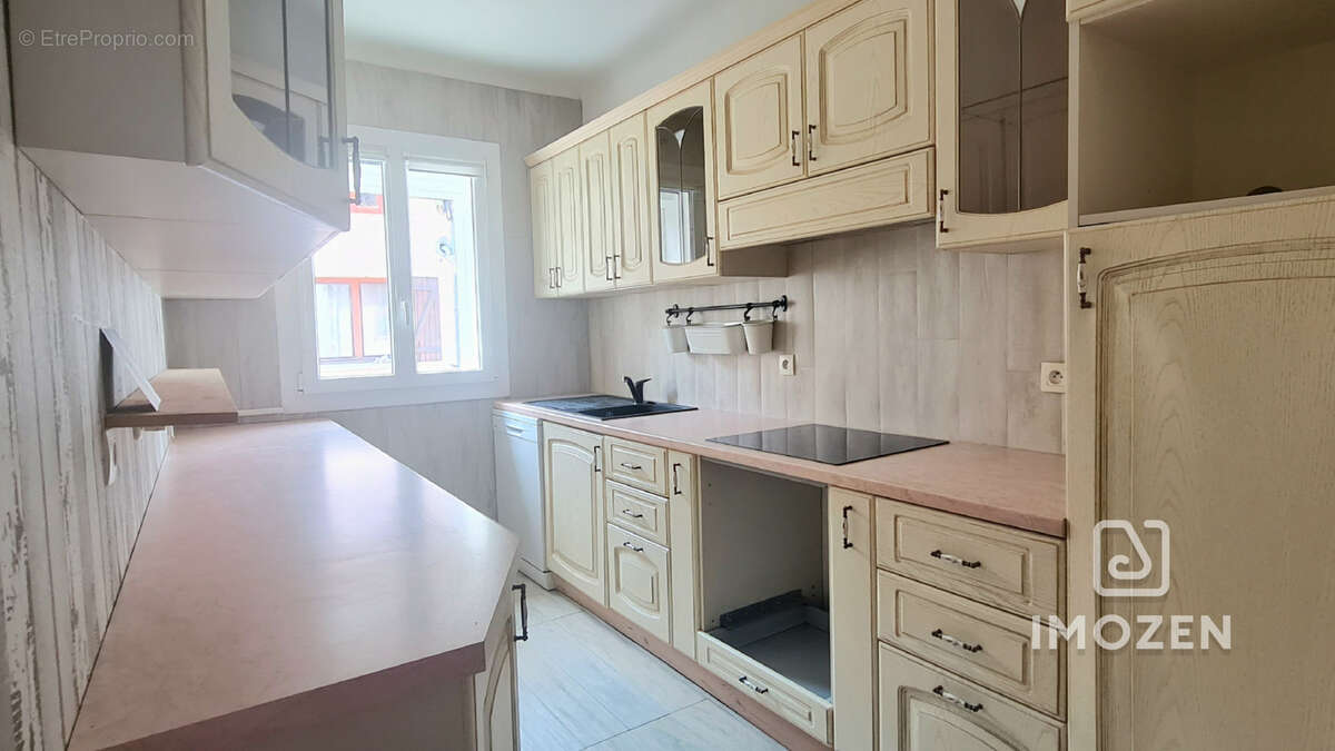 Maison à VINS-SUR-CARAMY