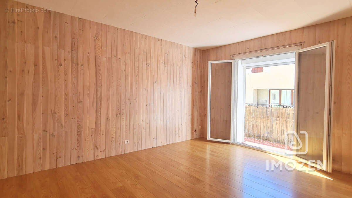 Maison à VINS-SUR-CARAMY