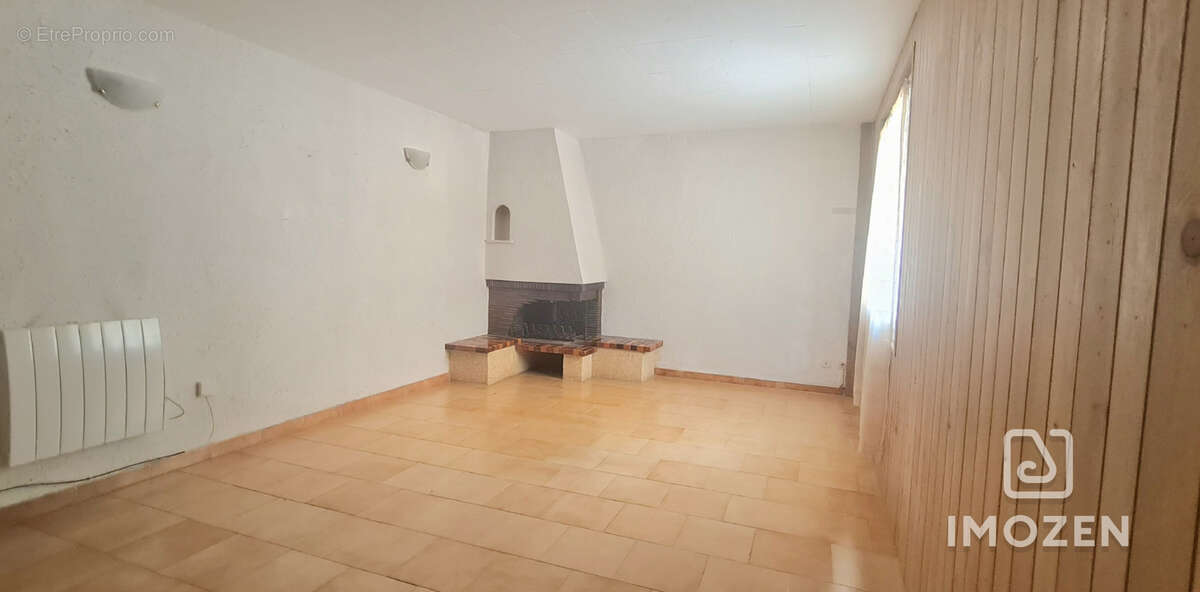 Maison à VINS-SUR-CARAMY